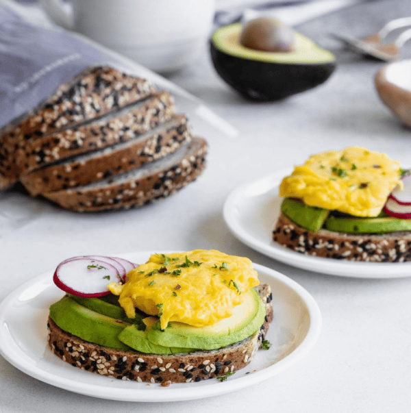 Avocado-Egg-Snack-Low-Carb-Bread-Carbonaut-Keto-Certified-by-the-Paleo-Foundation
